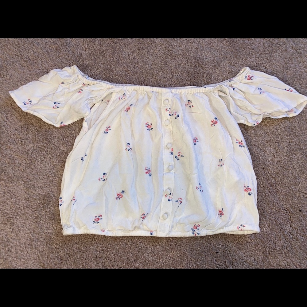 This is an Abercrombie & Fitch off the shoulder crop top size XS!